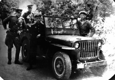 Василий с товарищами. Севастополь, 1945 г.