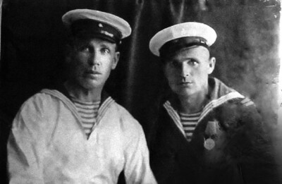 Василий Аникин с братом, 1947 г.