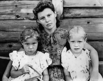 Валентина с дочерьми, г. Рузаевка, конец 1950-х