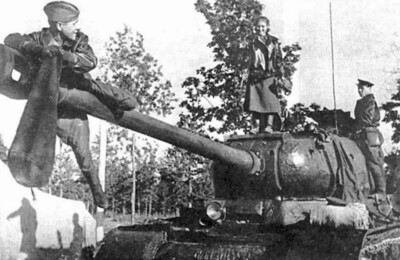 Экипаж Бойко, лето 1944 г. Фото в журнале «Огонек»