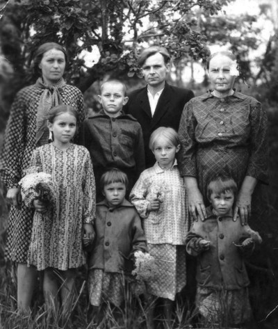 Кузьма Бычков с семьей на Сахалине, 1948 г.