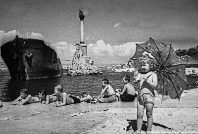 Освобожденный Севастополь, 1944 г. Фото Евгения Халдея