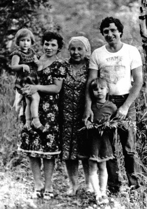 Дударова с детьми и внуками 1970-е гг.