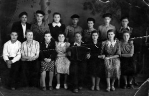 Татьяна Ильина (нижний ряд, 4-я слева) после войны