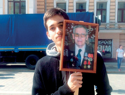 Правнук Илья с портретом прадеда