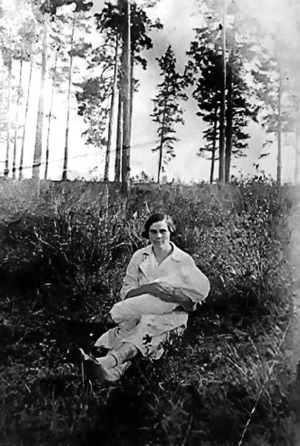 Н.М. Корчашкина (бабушка) с дочерью Ниной. Город Усолье- Сибирское, лето 1941 г.