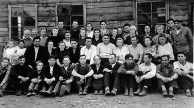 Дружный коллектив Южно-Сахалинского хлебокомбината. 1950 г.