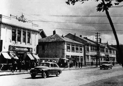Участок ул. Ленина, где ныне располагается мэрия г. Южно-Сахалинска. 1948 г.