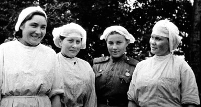 Медсестры,Фотохроника ВОВ 1943 г. Автор Б. Ярославцев