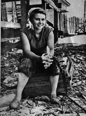 17-летняя Валентина, бетонщица 4-го разряда Ангаргэсстроя, 1958 год