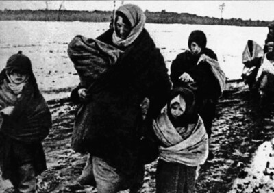 Жители оккупированной Брянщины в 1941-м. Немцы гнали молодых женщин вместе с детьми, фото администрации Брянской области