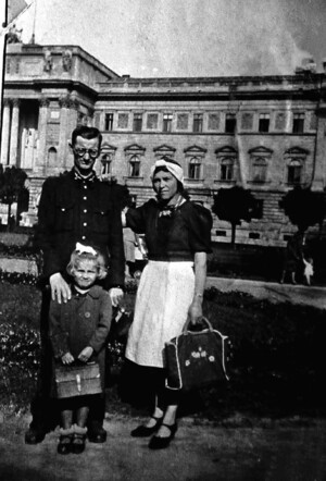 Семья Фигель: Иоган, Мария и их русская дочь Валя. Германия, 1940-е