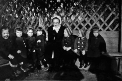 Эту фотографию начала 40-х Валентине д  е Кузьминой подарили монахини того самого приюта в 1989 году во время ее визита в Германию