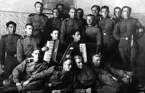 В. Костюченко с боевыми товарищами