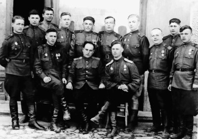 Николай Лагутин с боевыми товарищами, 1940-е