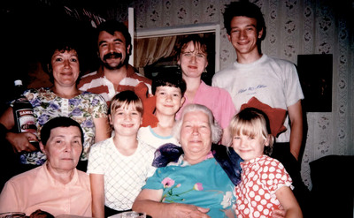 Нина Фёдоровна с детьми, внуками и правнуками, конец 1990-х