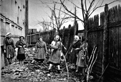 На субботнике,1951 г.
