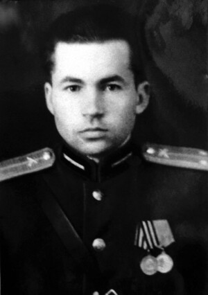 Младший лейтенант артиллерийского полка Григорий Лавров, военная фотография