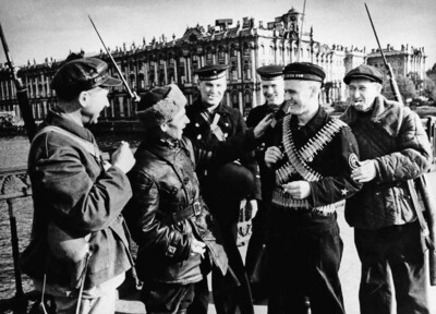 В Ленинграде. Фото: Борис Кудойджаров. 1942 год