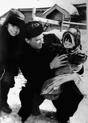 Иван Евдокимович с сыновьями Львом и Виктором, Углегорск, 1950-е годы