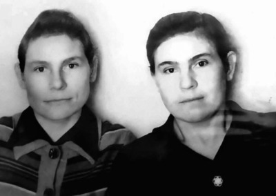Татьяна с сестрой Екатериной, Невельск, 1960-70-е