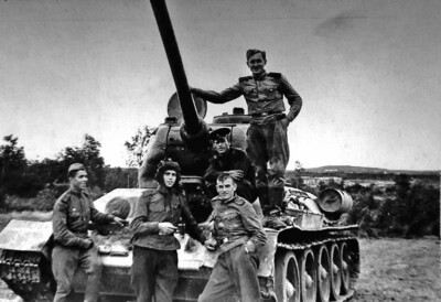 Солдаты танкового полка (Яков Маламуд второй слева), Хомутово, 1959-1960 годы