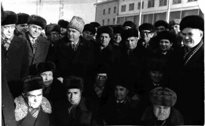 Партийное ядро обкома КПСС. В центре Леонов П.А. (в папахе), слева Малашич В.С.