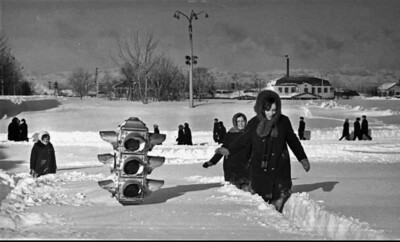 Сугробы в Южно-Сахалинске. Фото Юрия Садовникова, 1968 год