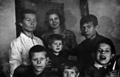 Семья Мельниковых. Особые награды Анны Прокофьевны - «Медаль Материнства» I и II степени