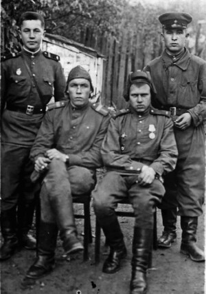 Пахомов (справа). Австрия, 31 октября 1945 г.