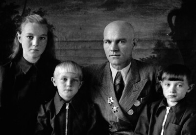Александровск-Сахалинский. 1953–1954 гг. Пантелеев со своими детьми