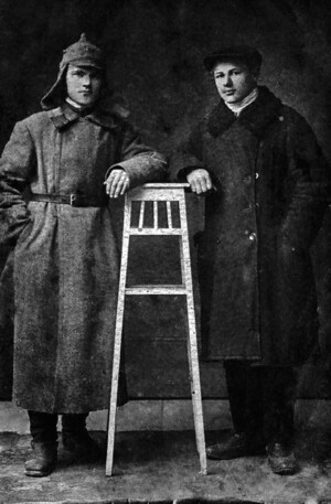 С младшим братом (Александр – слева). 1928 г.