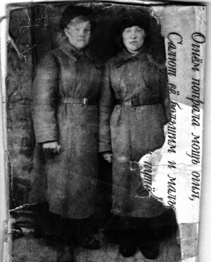 Евдокия Шмонова (слева) с подругой Марией Делюкиной