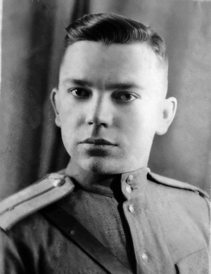 Мл. лейтенант Скобкарёв, г. Каунас, 1944 год