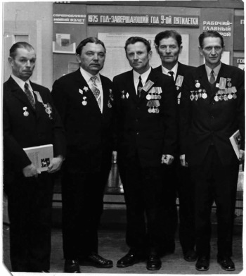 На встрече с ветеранами. Скобкарёв А.Е. второй слева, Долинск, 1975 год
