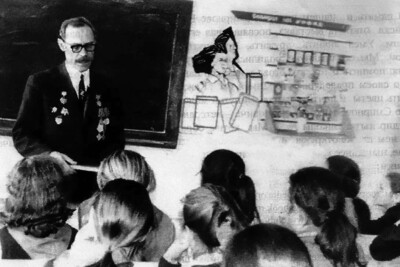 Николай Иванович ведёт урок физики, г. Поронайск