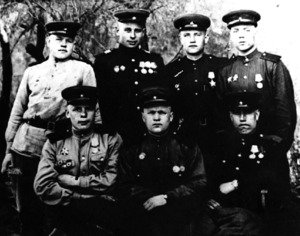 Михаил Тузлуков крайний слева