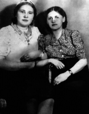 М.И. Васильева с подругой. Германия, 1945 г.