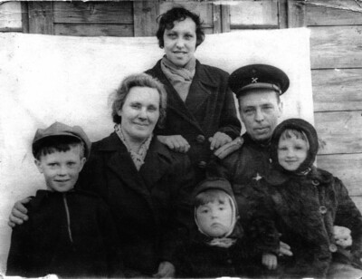 Семья Бориса Восторгова. Томари, 1956 г.