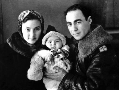 Семья Яхкинд. Тоехара (Южно-Сахалинск), 1947 г.