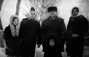 Яковлев с супругой и дочерьми. 1960-е гг.