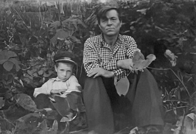 Степан с сыном Валерием, село Яблочное, 1960 год