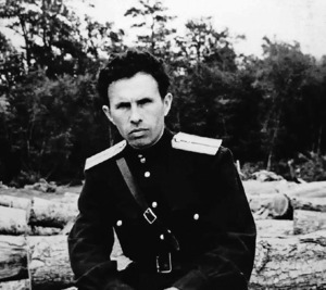 Ст. лейтенант Н. Золотов, пропагандист полка. Переподготовка. Поселок Онор, 1958 г.