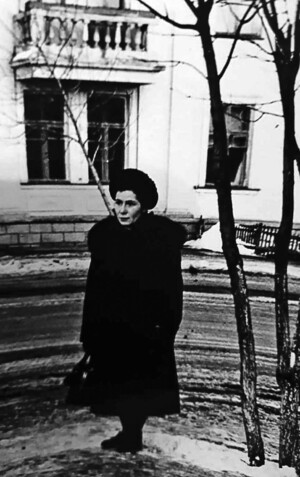 У гостиницы «Дальневосточник»