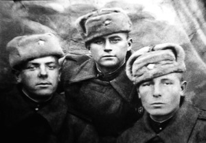 Владимир Салов (слева) с боевыми товарищами