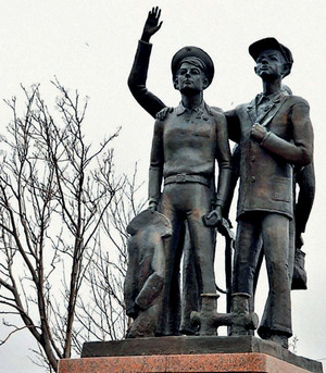 Памятник юным сахалинцам- добровольцам времён ВОВ