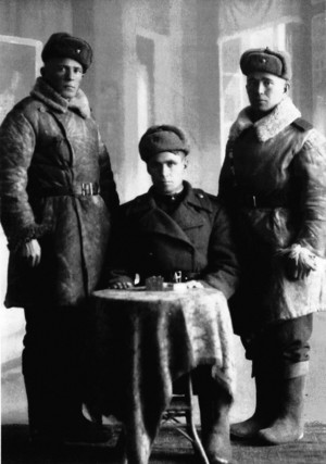Брат Андрей Сичкарь (в центре). 1944 г., с. Оноры